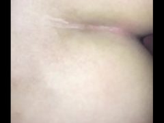 Thụt Vài Nhát Vào Cái Lồn Dâm Đãng Nhiều Nước Của Em