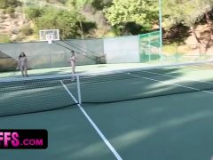 Gái Xinh Giúp Nhau Bú Liếm Quả Lồn Thơm Ngon