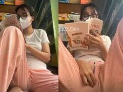 Rủ Bạn Vào Thư Viện Học Nhóm Kiểu Lạ