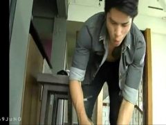 Cậu Thanh Niên Trẻ Rất Biết Cách Chiều Con Cu