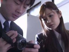 Gã Thầy Giao Nhiều Kinh Nghiệm Và Con Mồi Non Tơ Của Anh Ta