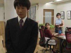 Anh Chàng Số Hưởng Được Đụ Cả Hai Cô Đồng Nghiệp Xinh Một Lúc