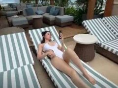 Trai Trẻ Hồi Xuân Cho Quý Bà Lớn Tuổi Vì Được Thưởng Quá Nhiều Tiền