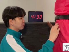 Bắt Hai Chàng Gay Nhốt Vào Game Squid