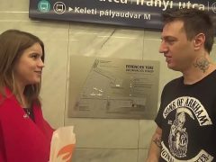 Đã Lấy Chồng Nhưng Cô Nàng Vẫn Có Sở Thích Ngoại Tình