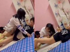 Em Trai Số Hưởng Chỉ Cần Nằm Ngoan Để Chị Gái Làm Hết