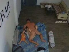Vừa Bế Con Vừa Phải Đẩy Đưa Với Chồng Vì Quá Nứng