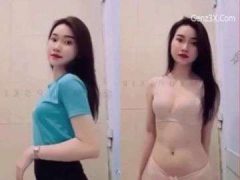 Em Nhân Viên Điện Máy Xanh Cởi Đồ Khoe Lồn Cho Thiên Hạ Xem